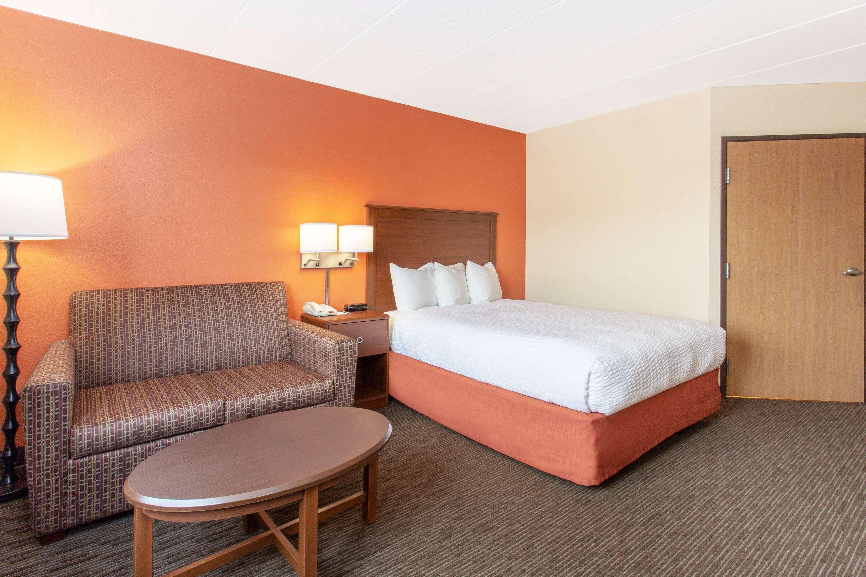 Americinn By Wyndham Calumet Exterior photo
